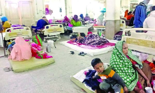 ফেনী হাসপাতালে ধারণক্ষমতার দ্বিগুণ ঠাণ্ডাজনিত রোগী
