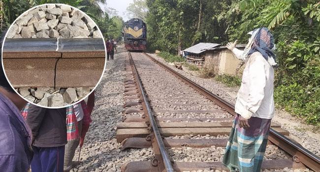 চুয়াডাঙ্গায় রেললাইনে আকস্মিক ফাটল