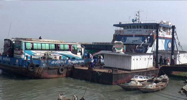 সাড়ে ৭ ঘণ্টা পর দৌলতদিয়া নৌরুটে ফেরি চালাচল স্বাভাবিক