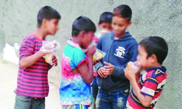 কক্সবাজারে ড্যান্ডি আসক্তিতে ধ্বংসের পথে পথশিশুরা