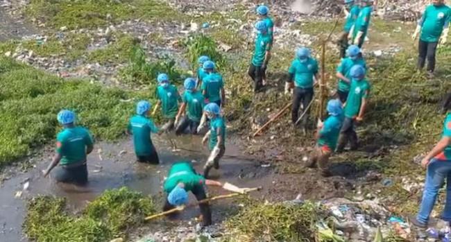 ৫০ বছরের আবর্জনা পরিষ্কারে নামলেন ব্যারিস্টার সুমন এমপি