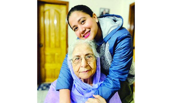৮৯তম জন্মদিনে রাইসার গানে মুগ্ধ মীরানা জামান