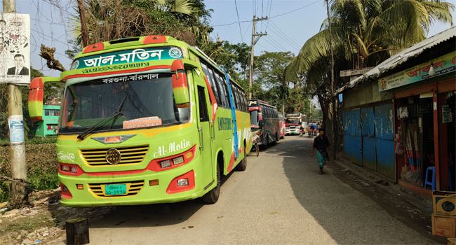বেতাগী-বরগুনা রুটে অনির্দিষ্টকালের জন্য বাস চলাচল বন্ধ