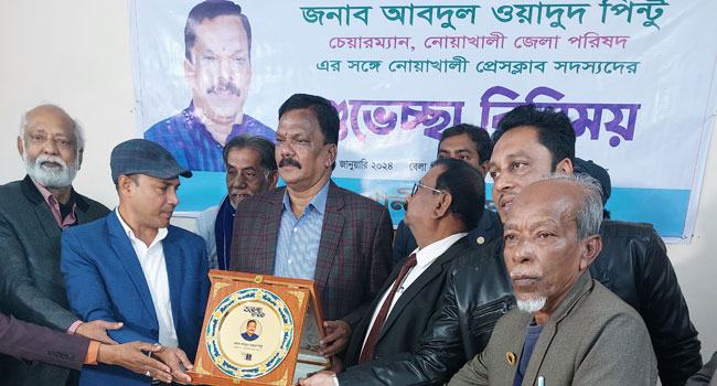 নোয়াখালী জেলা পরিষদের চেয়ারম্যানের সাথে সাংবাদিকদের মতবিনিময়
