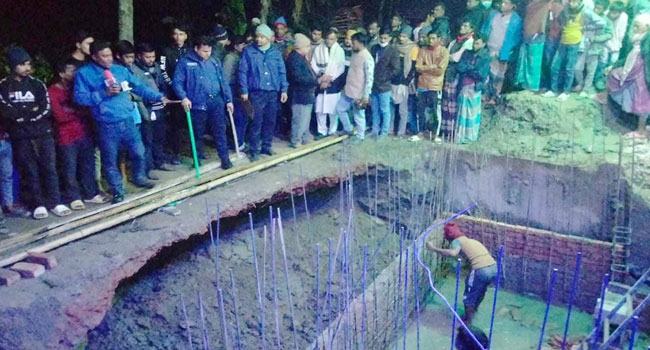 সড়কেই সেপটিক ট্যাংক নির্মাণ : আ’লীগ নেতার জরিমানা