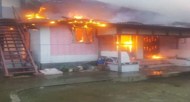 কোটালীপাড়ায় আগুনে বসতঘর পুড়ে ছাই