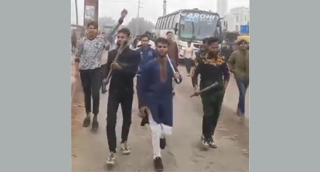 সিংড়ায় যুবলীগ নেতার মিছিল, সিএনজি সমিতির কার্যালয় ভাঙচুর