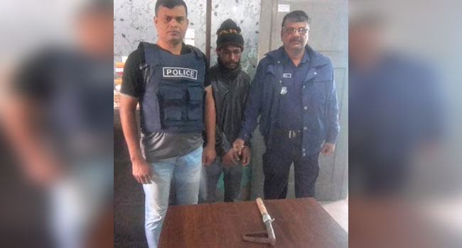 নোয়াখালীতে অস্ত্রসহ তরুণ গ্রেফতার