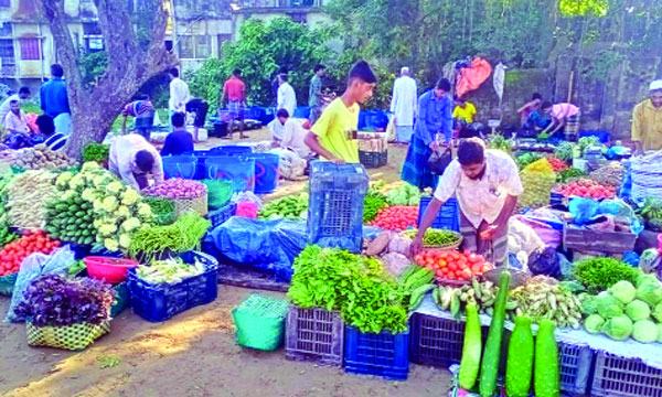 মিরসরাইয়ে জৌলুস হারাচ্ছে শতবর্ষী হাটবাজার