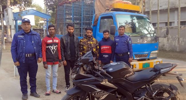 রাণীনগরে লুট হওয়া ৫০০টি হাঁস উদ্ধার, গ্রেফতার ৪