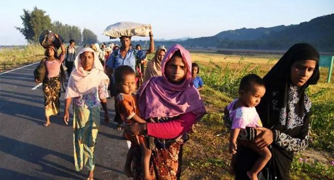 টেকনাফ-তুমব্রু সীমান্তে সতর্কতা, ঢাকায় রোহিঙ্গা ফেরাতে আলোচনা