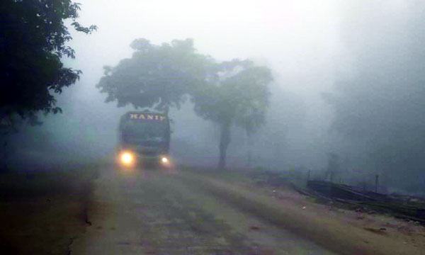 ঠাণ্ডায় দাঁতে দাঁত লেগে যাচ্ছে