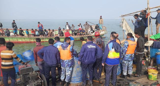 ভোলায় ৯ দিন আগে ট্রলারডুবি : ছেলের পর বাবার লাশ উদ্ধার
