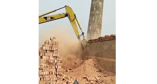 সিরাজদীখানে পরিবেশ অধিদফতরের ৪ ইটভাটাকে জরিমানা