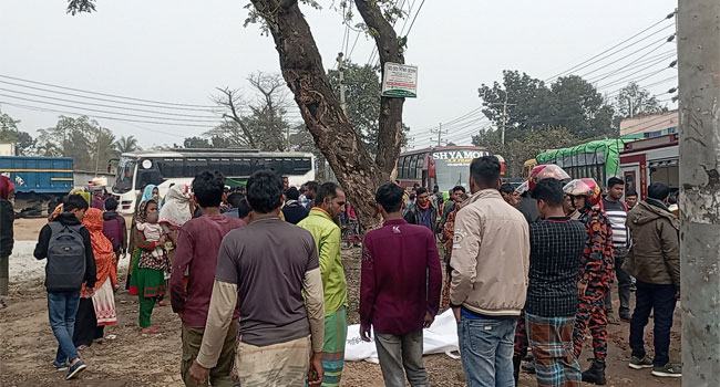 নাটোরে বাসের ধাক্কায় স্বামী-স্ত্রী নিহত, আহত ৩