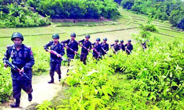 সীমান্তে রোহিঙ্গাদের জড়ো হওয়ার খবরে সতর্কাবস্থায় বাংলাদেশ