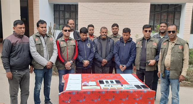 জয়পুরহাটে প্রাথমিক শিক্ষক নিয়োগ পরীক্ষা জালিয়াতি চক্রের ৩ সদস্য গ্রেফতার