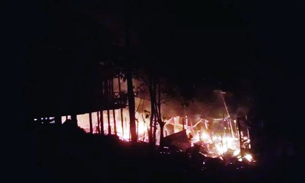 সাজেকের কংলাক পাহাড়ে মেঘছোঁয়া রিসোর্টে আগুন