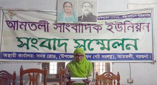 যৌতুক না দেয়ায় অ্যাসিড নিক্ষেপ ও তালাকের হুমকি, দাবি স্ত্রীর
