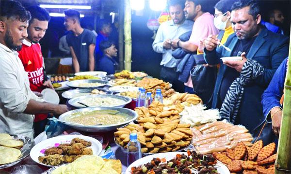 বাহারি পিঠা উৎসবে জমজমাট শিল্পকলা