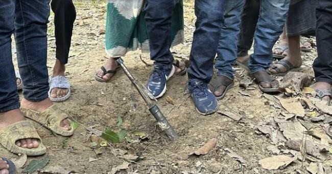 মিয়ানমারের ছোড়া মর্টার শেল এসে পড়ল বীর মুক্তিযোদ্ধার বাড়িতে