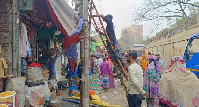 নারায়ণগঞ্জে সড়কে উচ্ছেদ অভিযান