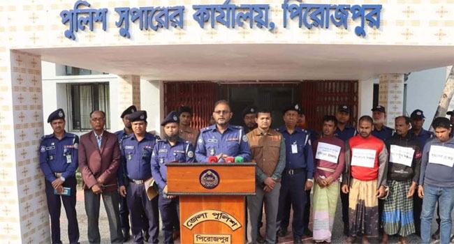 নাজিরপুরে ট্রলারসহ ৩ ডাকাত গ্রেফতার