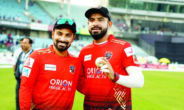 আমের জামালের ‘ফাইফারে’ বিধ্বস্ত খুলনা