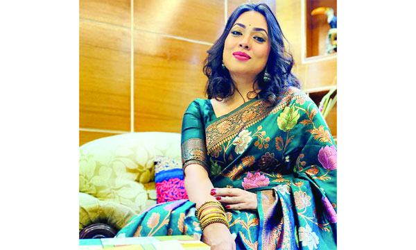 প্রধানমন্ত্রীকে নিয়ে শানুর বই ‘টুঙ্গিপাড়ার সোনার মেয়ে’