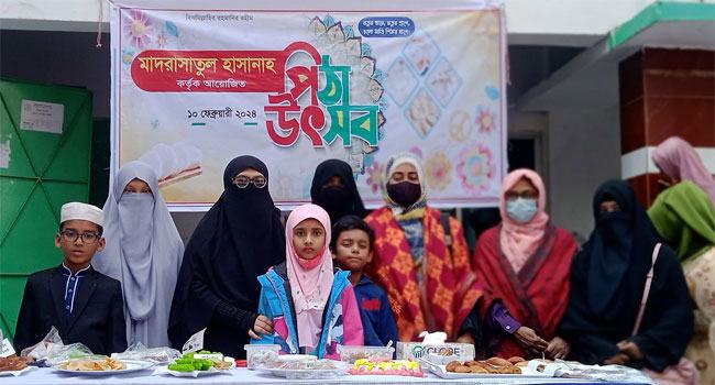 সাভারে মাদরাসাতুল হাসানায় বর্ণাঢ্য পিঠা উৎসব