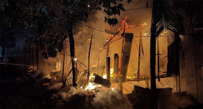 চকরিয়া পৌর শহরে ভয়াবহ আগুনে ৫টি দোকান ঘর পুড়ে ছাই