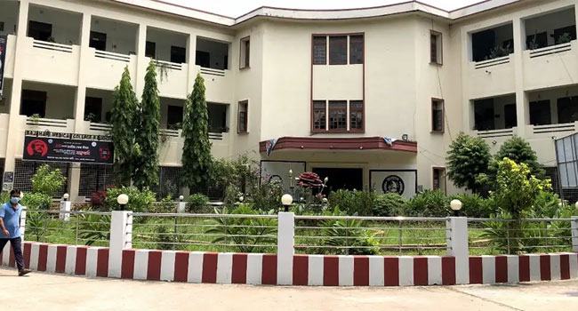 ইন্টার্ন চিকিৎসকেরা বেপরোয়া কেন!