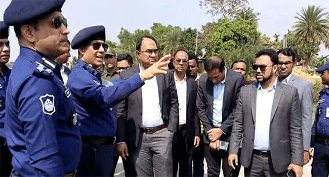 সীমান্ত এলাকা পরিদর্শনে চট্টগ্রামের বিভাগীয় কমিশনার ও ডিআইজি
