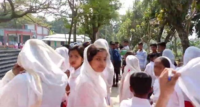 অফিস কক্ষ ভাংচুর ও অধ্যক্ষকে লাঞ্ছিত করার দায়ে গ্রেফতার ১