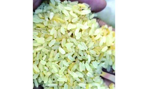 চুয়াডাঙ্গায় টিসিবির নিম্নমানের চাল বিতরণ