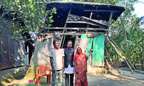 পাকাঘর পাচ্ছেন দুমকির সেই প্রতিবন্ধী পরিবার