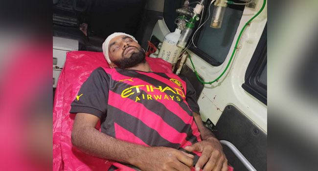 লোহাগাড়ায় কর্মীর রগ কেটে দিয়েছে ছাত্রলীগ নেতা