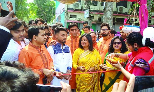 লোহাগড়া কলেজে পিঠা উৎসব পরিণত হলো মিলনমেলায়