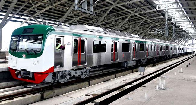ঘুড়ি আটকে আবারো মেট্রো চলাচল সাময়িক বন্ধ