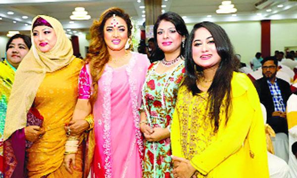 পলির জন্য আশীর্বাদ চাইতে...