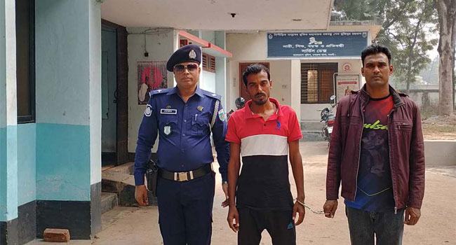 পোরশায় ডাকাতি মামলার আসামি গ্রেফতার