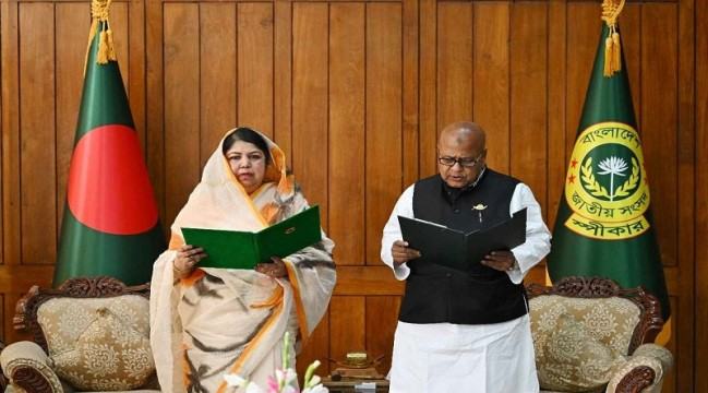 শপথ নিয়েছেন নবনির্বাচিত সংসদ সদস্য শহীদুজ্জামান সরকার