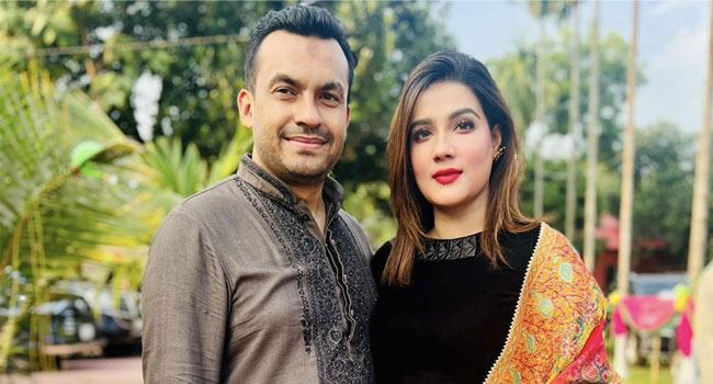 বিবাহবিচ্ছেদের ঘোষণা চিত্রনায়িকা মাহির