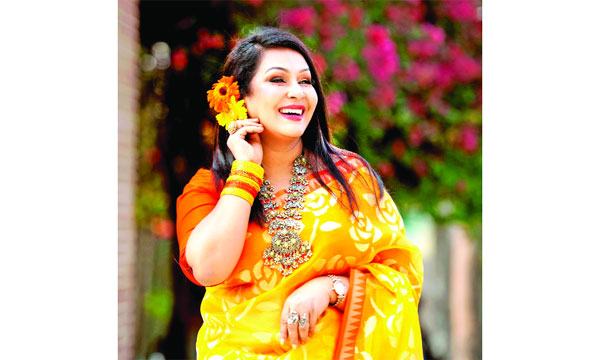 ‘রঙ্গনা’য় শাবনূরের জন্য গাইলেন মুন্নী
