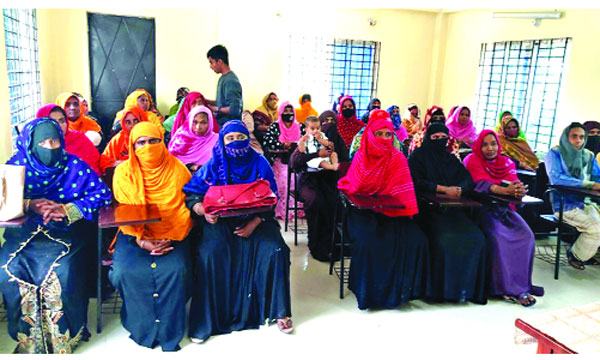 চুয়াডাঙ্গায় প্রাণিসম্পদ ও ডেইরি উন্নয়ন প্রশিক্ষণ বিশৃংখলভাবে সমাপ্ত