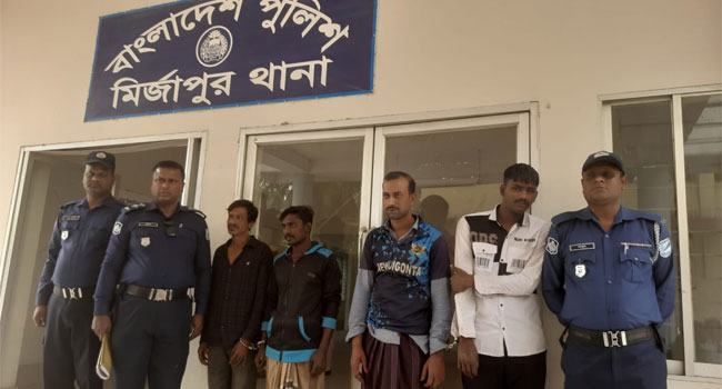 মির্জাপুরে ডাকাতের ছুরিকাঘাতে ট্রাকচালক খুনের দায়ে গ্রেফতার ৬