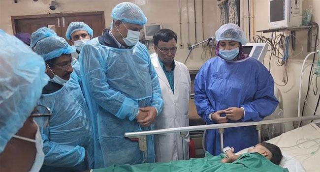 বাংলাদেশে প্রথমবারের মতো আলাদা হলো মেরুদণ্ড জোড়া লাগানো শিশু