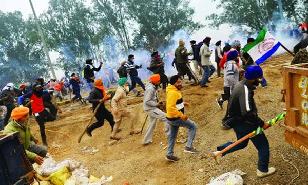 সরকার দাবি না মানায় ফের ট্রাক্টর নিয়ে দিল্লি অভিমুখে কৃষকরা