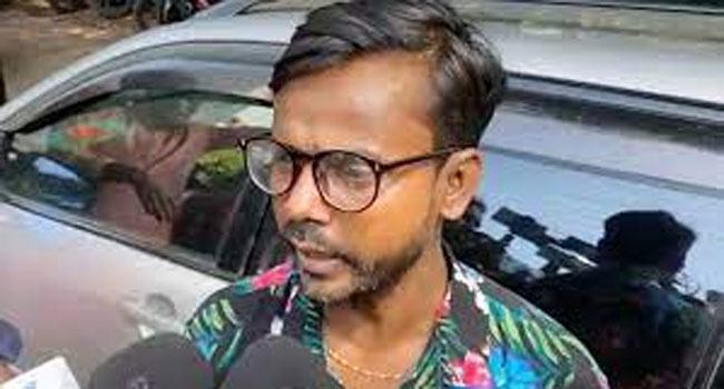 এবার তাড়া খেয়ে বইমেলা ছাড়লেন হিরো আলম