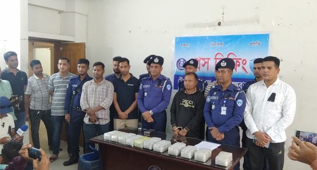 টেকনাফে ১ লাখ ১০ হাজার পিস ইয়াবাসহ পাচারকারী আটক